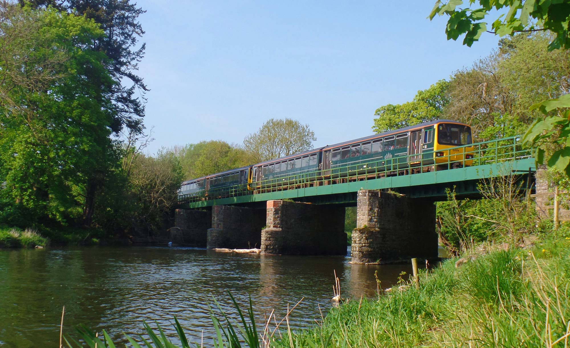 Train on Black Bridge near Umberleigh on the Tarka Line