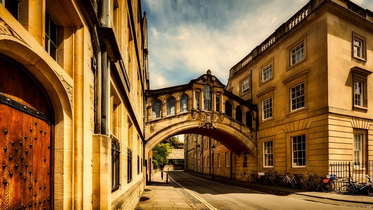 Oxford, ornate bridge connecting buildings