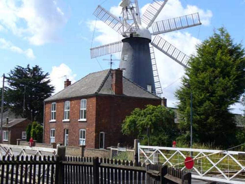 Heckington Windmill along the Poacher Line