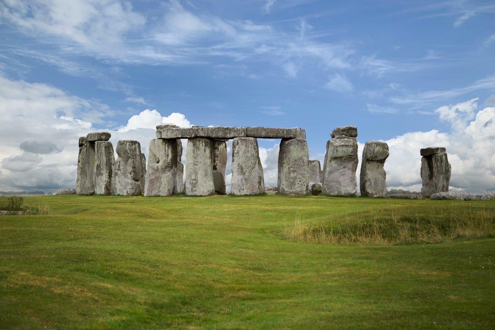 Large stone structures that make up Stonehenge sit among a blue sky. Part of the enjoy discounts and special offers blog.